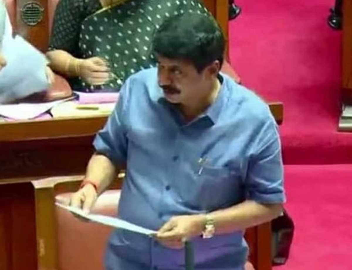 कर्नाटक : भाजपा एमएलसी ने सार्वजनिक स्थानों पर पूजा की अनुमति को लेकर विधान परिषद में हंगामा किया